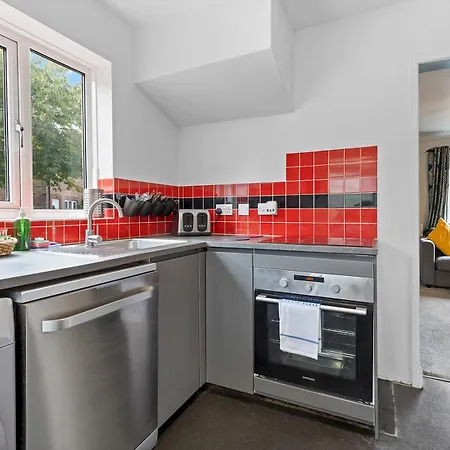 Дом отдыха Bright Modern With Free Parking Pass The Keys *