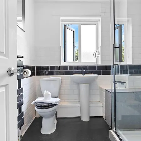 Bright Modern With Free Parking Pass The Keys *