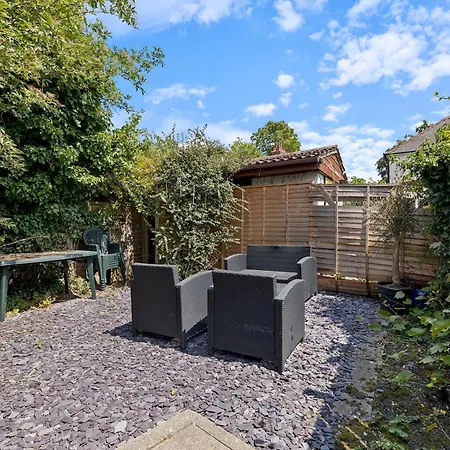 Bright Modern With Free Parking Pass The Keys York