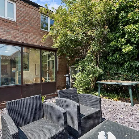 Bright Modern With Free Parking Pass The Keys York