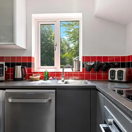 Bright Modern With Free Parking Pass The Keys