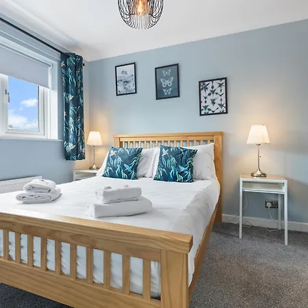 Bright Modern With Free Parking Pass The Keys * York