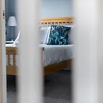 Bright Modern With Free Parking Pass The Keys 度假居 *