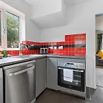 度假居 Bright Modern With Free Parking Pass The Keys *